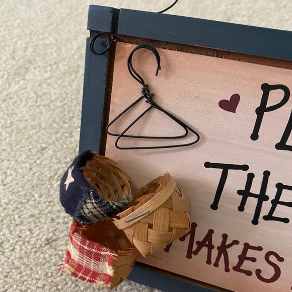 Vintage Laundry Sign - Picture 2 of 5